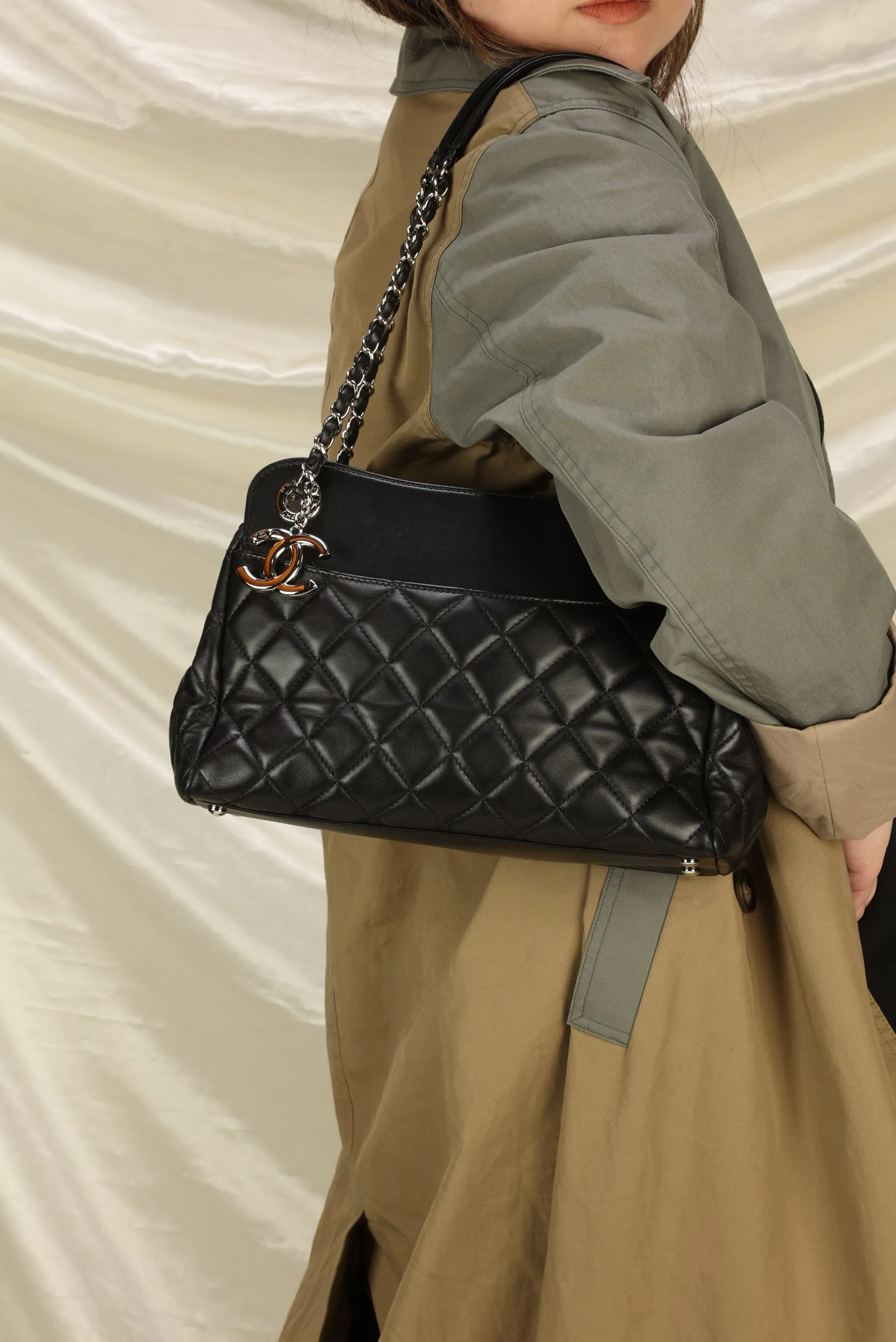 CL Lambskin Quilted Chain Tote