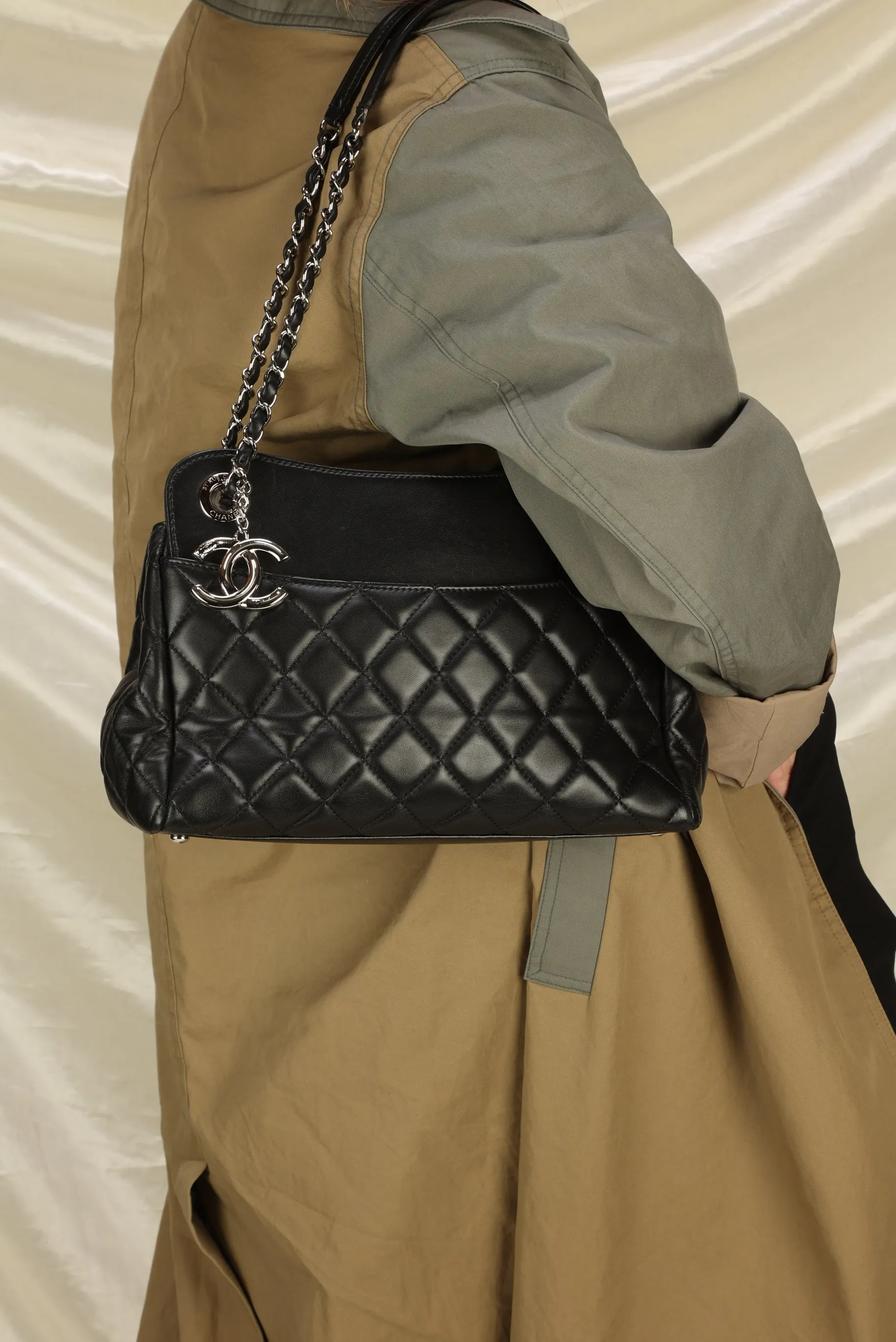 CL Lambskin Quilted Chain Tote