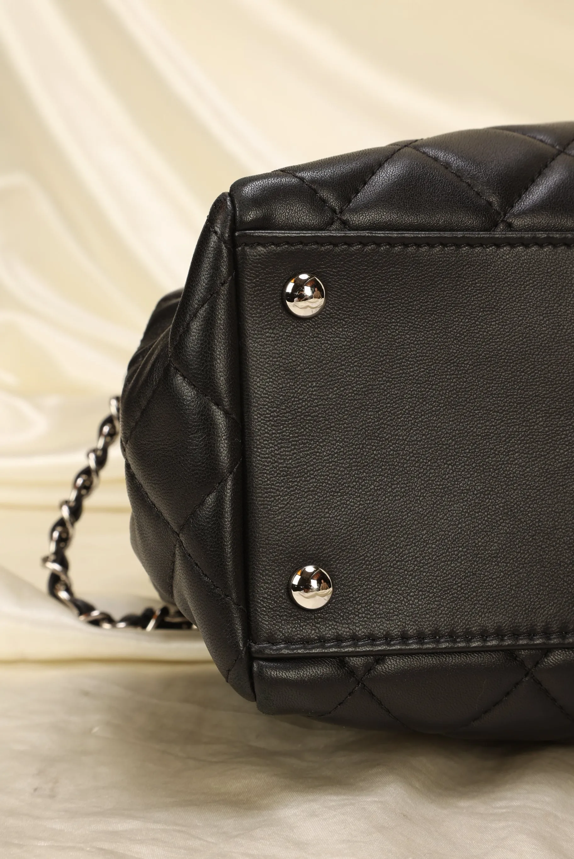 CL Lambskin Quilted Chain Tote