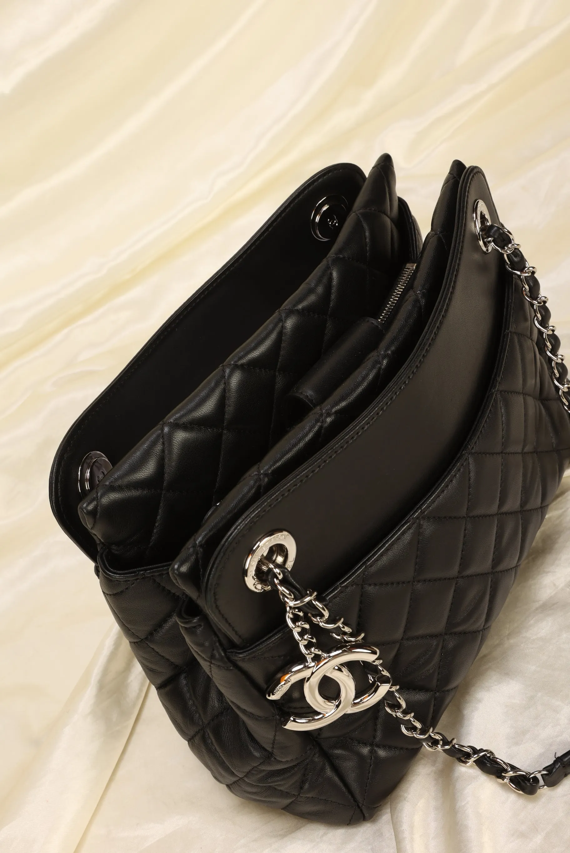 CL Lambskin Quilted Chain Tote