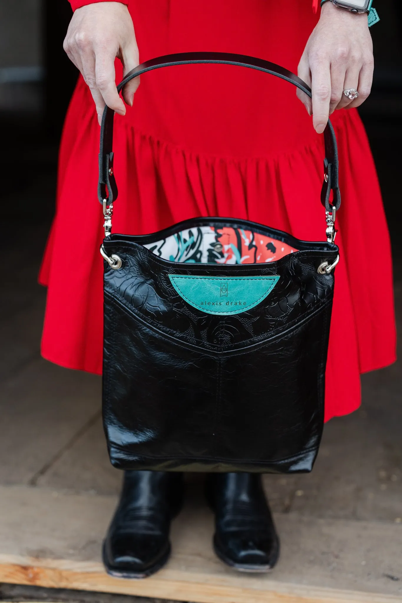 Rodeo Collection | V-Tivoli Shoulder Tote | Black Rose